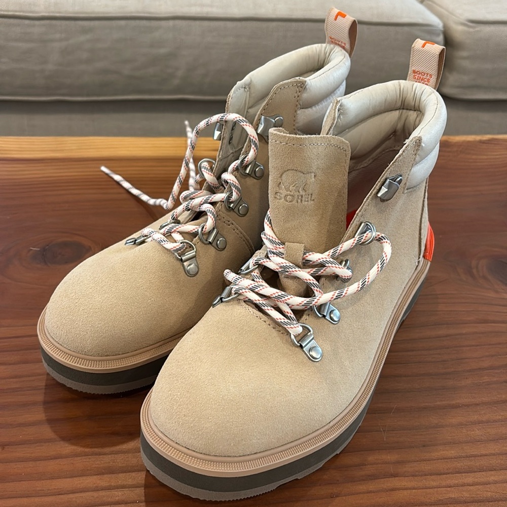 Sorel Women’s 8.5 Hi Line Hiker suede boots